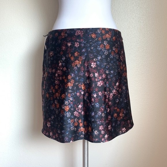 Light Floral Silky Abercrombie & Fitch Skirt - Picture 5 of 7